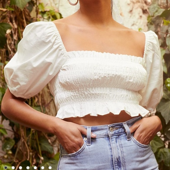 Lulu’s white crop top - Picture 1 of 2